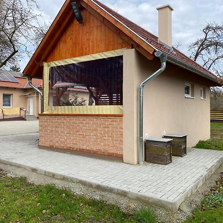 Okerka Vendeghaz Apartment Csesztreg Bagian luar foto