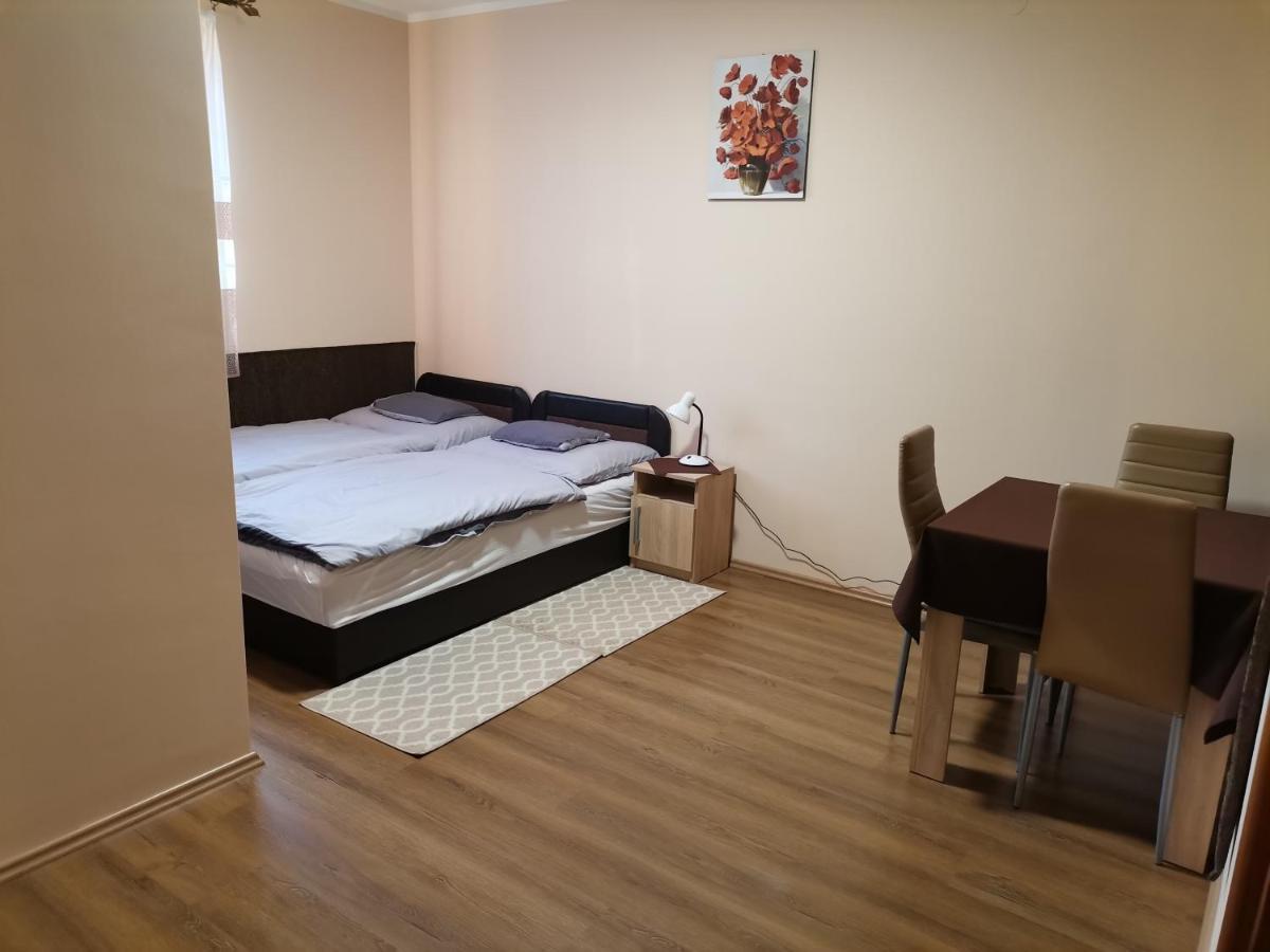 Okerka Vendeghaz Apartment Csesztreg Bagian luar foto