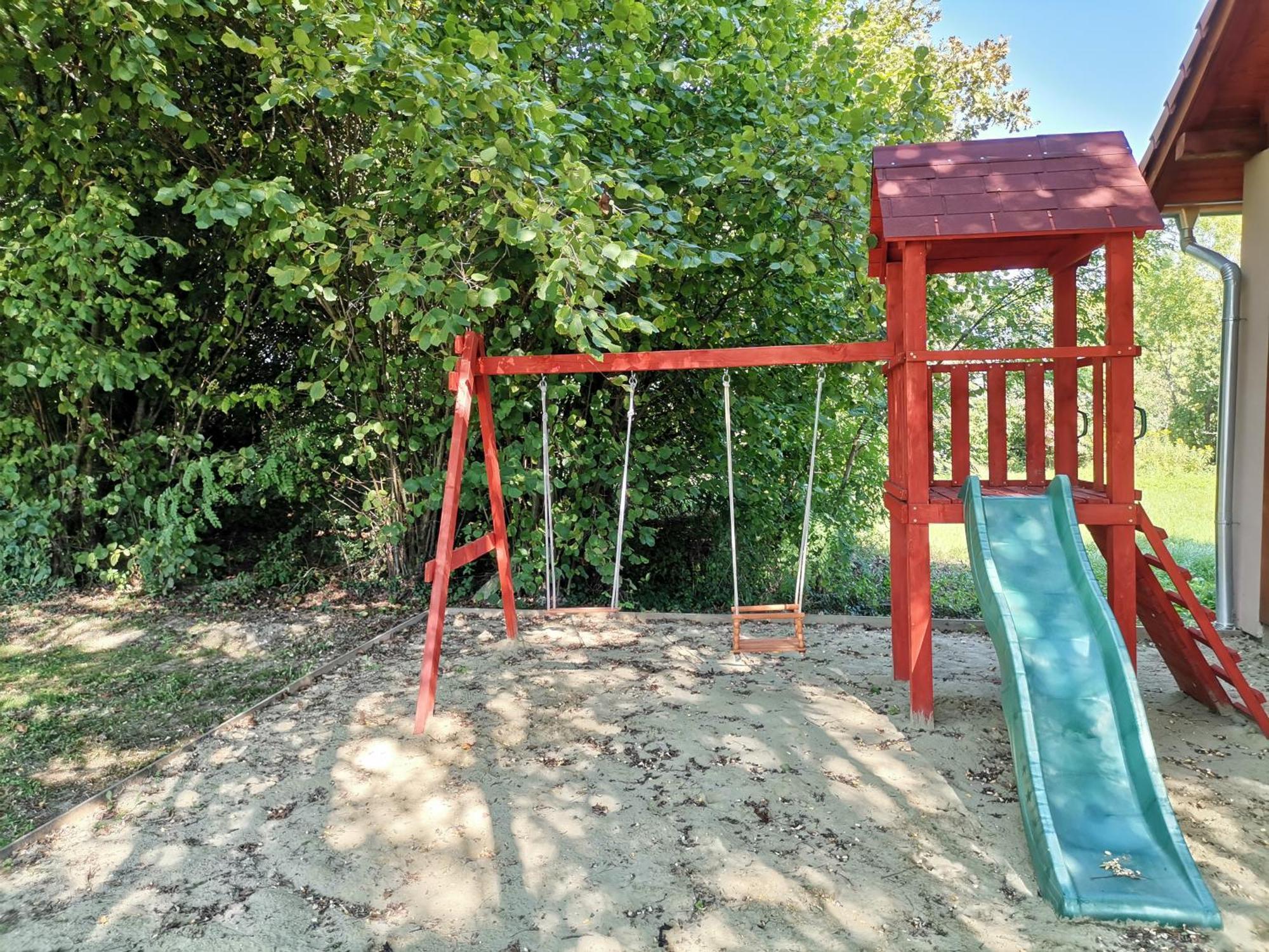 Okerka Vendeghaz Apartment Csesztreg Bagian luar foto